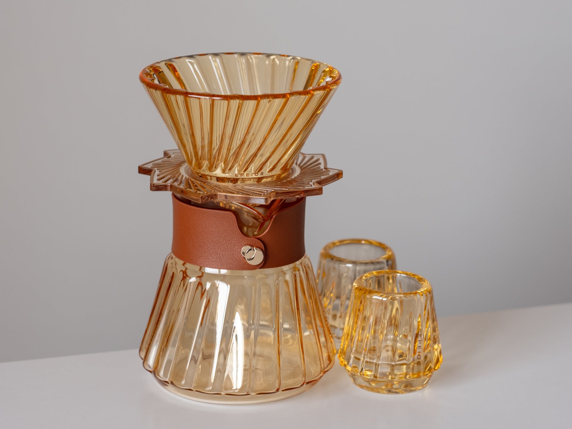 コーヒーテイスティングセット Taste Setのアンバー。公式SKUはTS215NAGGL、2026年7月10日発表時の税込想定価格は8,880円です。購入対象はドリッパー1・サーバー1・カップ2のセットです。